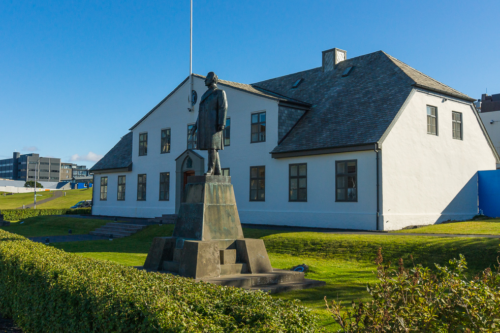 20240911_0207_Island