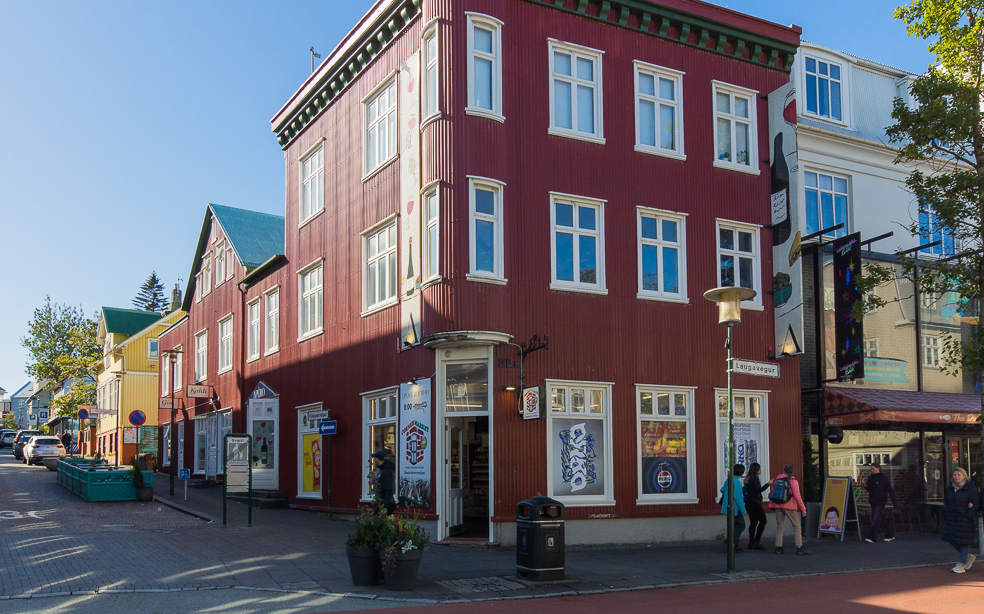 20240911_0227_Island